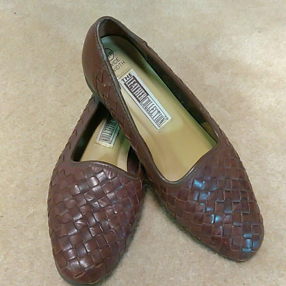 SHOES THE LEATHER COLLECTION.
